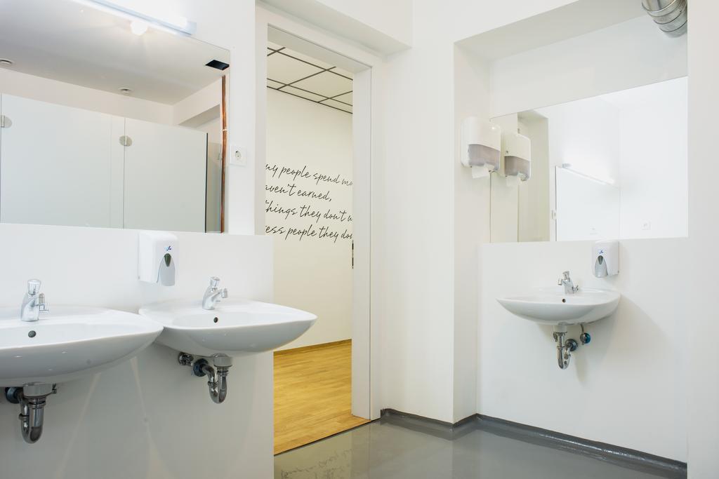 Hostel Tresor Ljubljana Ngoại thất bức ảnh